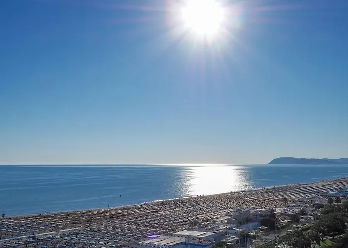 The Twins 1 Luxury Ceccarini - Lungomare Parcheggio Privato וילה